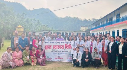 आज मिति २०८३/०२/०२ गते शनिबारको दिन जि.पि कोईराला राष्ट्रिय श्वासप्रश्वास उपचार केन्द्रको आयोजना एवं भिमाद नगरपालिकाको समन्वय र पाटन बचत तथा ऋण सहकारी संस्था लि. को सहयोगमा श्री पाटन इङिलस बोर्डिङ स्कुल भिमाद-५, ऋषिङपाटन तनहुँमा बृहत् नि:शुल्क स्वास्थ्य शिविर सम्पन्न भयो ।उक्त शिविरमा ४३० जना व्यक्तिलाई सेवा प्रदान गरिएको थियो भने ४०० जना व्यक्तिलाई औषधी द्वारा उपचार गरियो । केही व्यक्तिलाई अस्पतालमा उपचार गराउन परामर्श समेत दिइएको छ ।